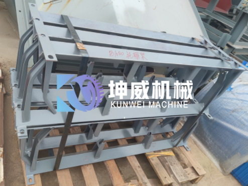 四川皮帶機托輥架發貨現場